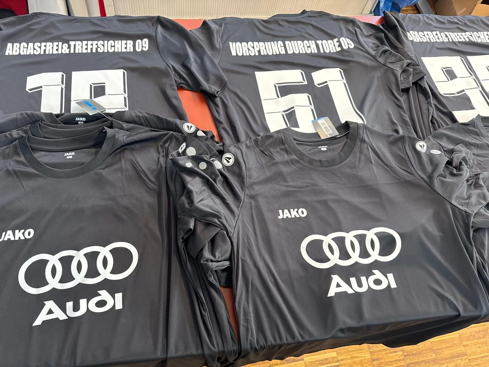 Audi – Fußballtrikots