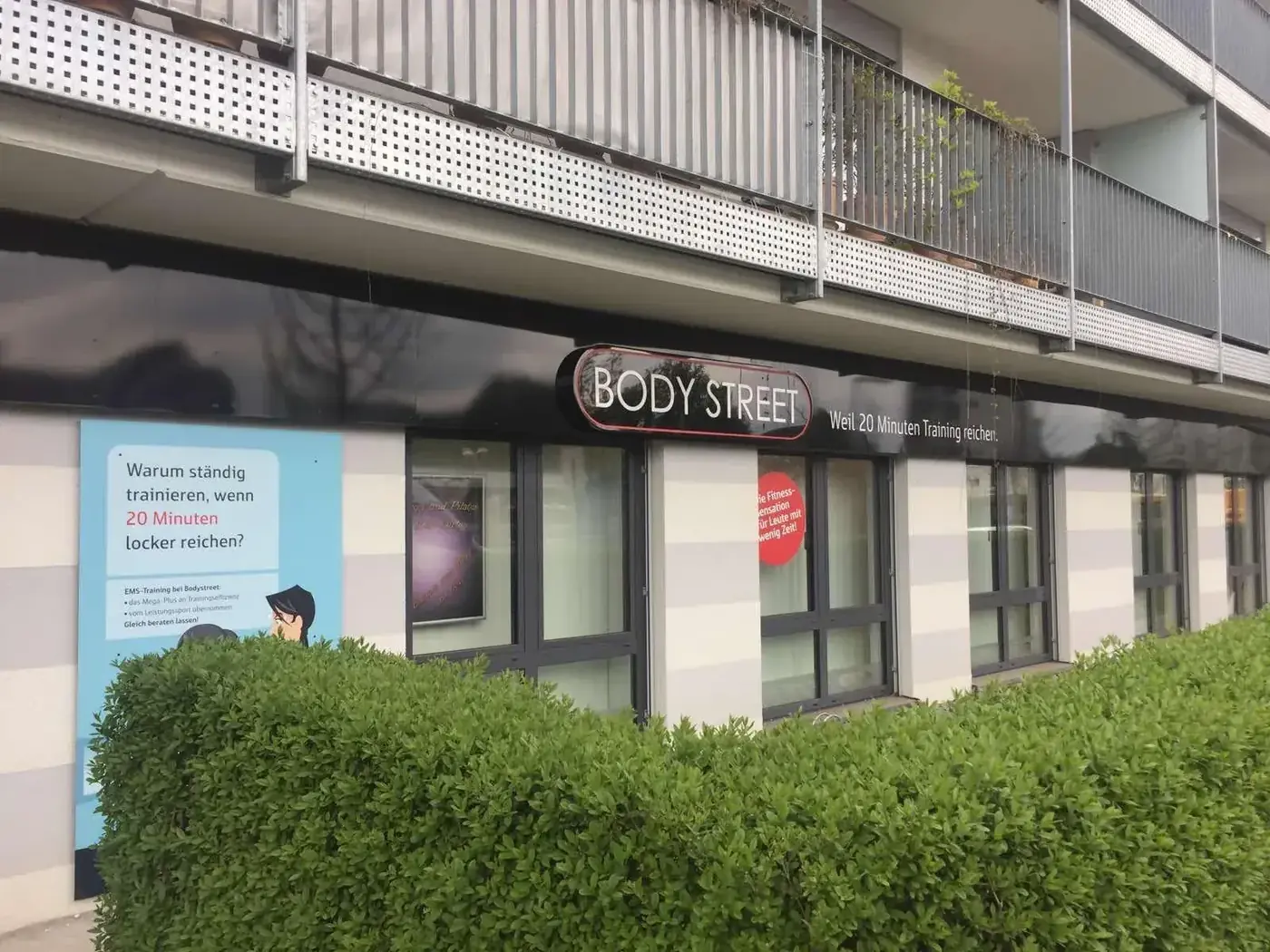 Body Street – Fassadenbeschriftung