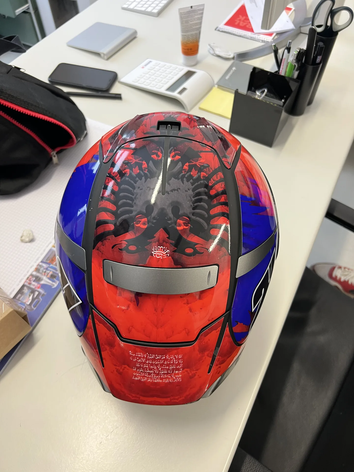 Helm – Folierung