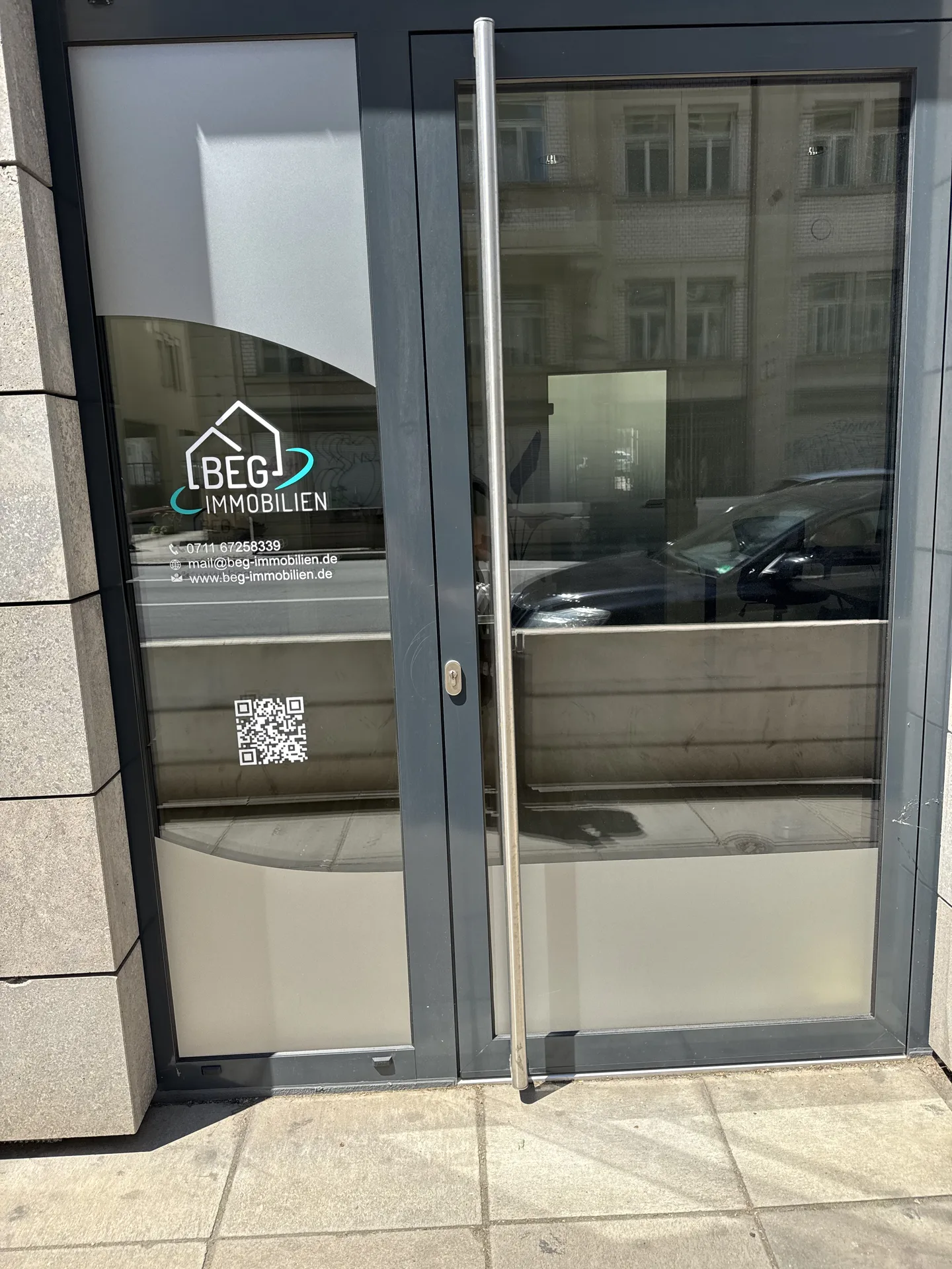 Glastür – Logofolie